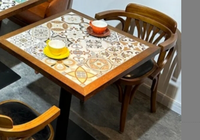 Mesa de Comedor de Cerámica de Alta Calidad, con Bordes de Madera Sólida, Estilo Moderno para Restaurante