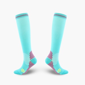 Calcetines de Ciclismo Personalizados al por Mayor, Calcetines Deportivos Transpirables de Alta Calidad para Hombres y Mujeres, Calcetines de Ciclismo para Carretera, Atletismo y Running - Product Image 6