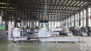 Scie à découper CNC à double tête et trois lames pour profilés aluminium, commande PLC, compatible <span class=keywords><strong>PVC</strong></span>/UPVC, haute précision, pour machines de fabrication de fenêtres - Product Image 2