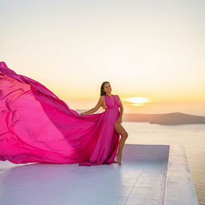 Vestido largo de satén fluido de color magenta vibrante para mujer, ideal para sesiones de fotos de vacaciones en Santorini, Grecia. - Product Image 1