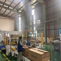 Machine intégrée avec bras robotique pour l'emballage automatique et le palettisation des sacs, fûts et caisses de nourriture, d'engrais et de mortier