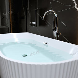 <span class=keywords><strong>Baignoire</strong></span> de trempage en acrylique autoportante blanche moderne de haute qualité avec un design cannelé et des lignes élégantes - Product Image 2