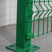Clôture de sécurité en fil de fer soudé incurvé 3D décoratif pour l'extérieur, résistant à la corrosion, avec finition peinte en poudre, design écologique