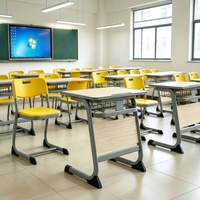 Chaise-schlitten en plastique à poignée ondulée personnalisable en usine, bureau à grain de bois avec panier à livres en fil métallique, ensemble bureau et chaise individuels pour étudiant