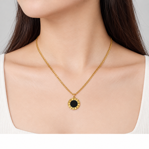 Collar con Colgante Redondo de Acrílico Negro, Cadena de Acero Inoxidable con Baño de Oro de 14K, 39+5 cm - Product Image 5