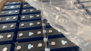 Аккумуляторная ячейка CALB 3.2V 230Ah L173F230 LiFePO4 призматическая, 1C, 5000+ циклов, класс А, глубокого разряда, для 48В солнечных систем хранения энергии (ESS), электромобилей (EV), гольф-каров, морского транспорта - Product Image 4