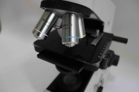 Low Price Medical Laboratory Teaching Multi-purpose Halogen Lamp Illumination Abbe 1.25 NA Condenser Mechanical Stage Microscope