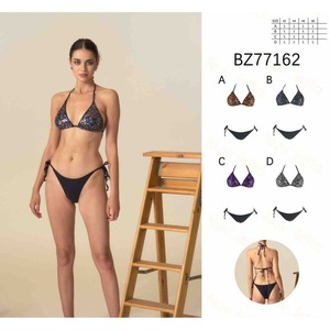 Set bikini HDJ con top triangolare e slip con laccetti laterali, taglia 44 46 48, costume da bagno con stampa multicolore per la spiaggia - Product Image 3