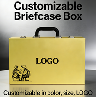 Boîte cadeau en forme de valise dorée avec poignée, doublure personnalisée, matériaux recyclés, pelliculage mat, haut de gamme pour l'emballage commercial du vin
