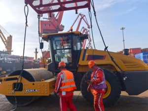 Bestselling Products Heavy Duty 26ton Single Drum Road Roller Xs265js | 435kn Exciting 164kw Engine for & Foundation Compaction - Product Image 6