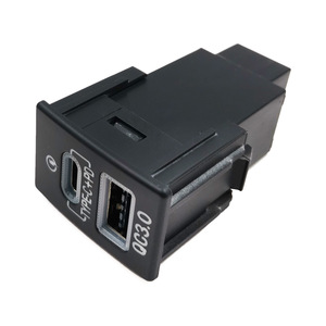 Cargador USB dual para coche Sirui tipo C PD QC3.0 de carga rápida para modelos Mitsubishi Isuzu - Product Image 4