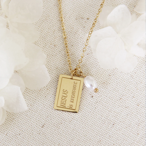 Collar con Colgante de Perla Personalizado, Grabado con la Escritura de Jesús es un Tesoro, de Mateo, en Acero Inoxidable, Joyería Cristiana, Regalo para Bautizo - Product Image 3