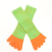 Chaussettes de sport anti-ampoules pour l'extérieur, personnalisées en usine, OEM, à cinq doigts, en coton éponge, avec blocs de couleur, corps de chaussette élastique