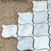 Mosaïque irrégulière en marbre blanc naturel de Carrare, effet lanterne, poli, jet d'eau, style parquet rustique européen, pour crédence murale de cuisine