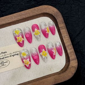Qianya - Juego de 10 <span class=keywords><strong>Uñas</strong></span> Postizas Almendradas con Diseño 3D Tallado a Mano, Personalizadas OEM - Product Image 3