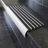 Profilé de marche d'escalier antidérapant au design moderne pour la sécurité des escaliers, garniture de marche commerciale, bordure d'escalier