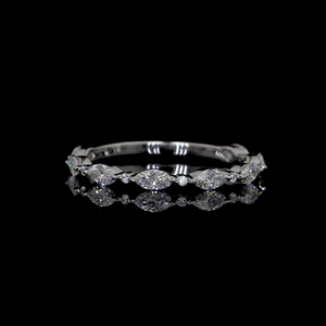 Brazalete de diamantes de oro de 14K estilo tenis brillante Marquesa y corte redondo - Product Image 1