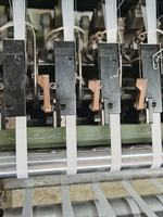 Machine automatique de fabrication de bandes élastiques en polyester à ruban étroit pour l'industrie textile