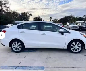 Kia Rio 2016 versión LX, tracción delantera, características de seguridad completas, buen estado. - Product Image 3