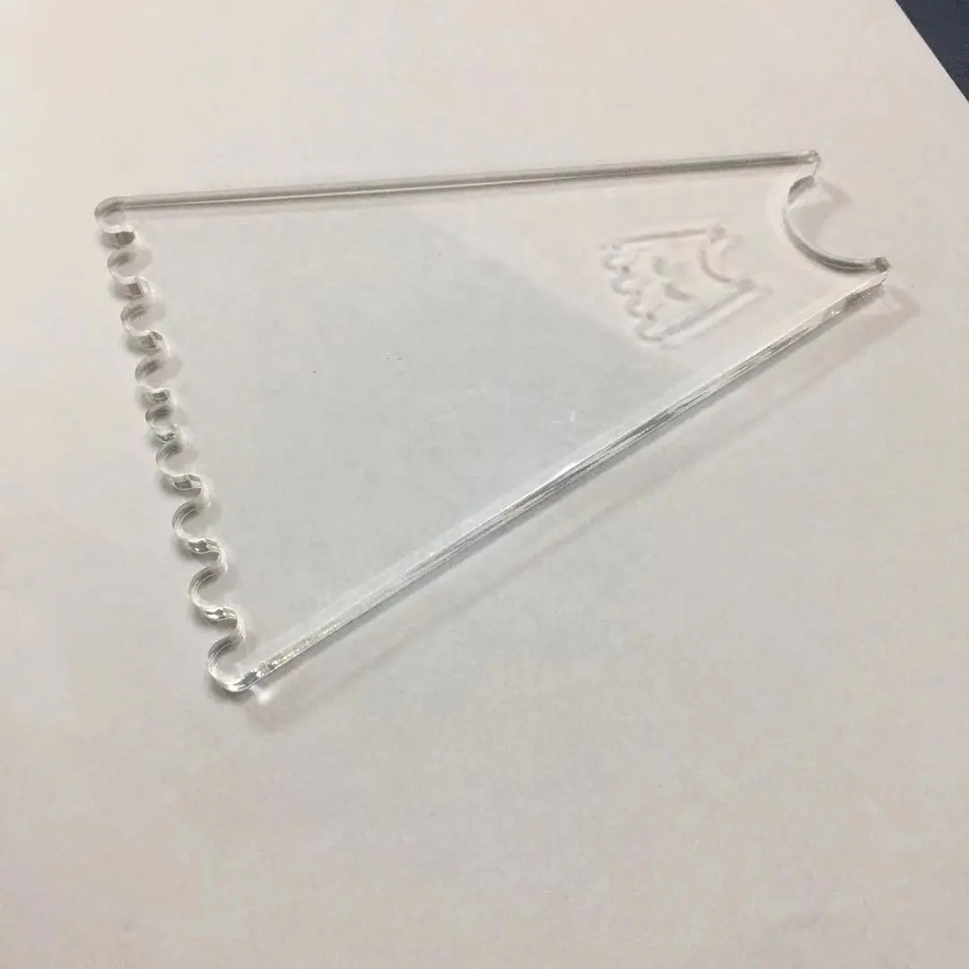 カスタムレーザー切断透明/透明PMMAアクリルプレートは、レーザー刻印ロゴ付きのアクリルサインボードのサイズにカットされています