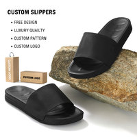 Vente en gros de chaussures d'été unisexes originales de qualité supérieure sandales en mousse pantoufles en PVC personnalisées avec logo de créateur en EVA