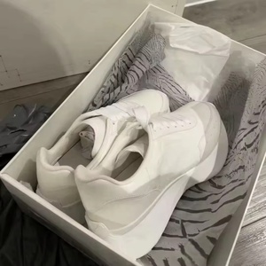 Chaussures de sport respirantes en cuir véritable de haute qualité, style classique et robuste, pour hommes et femmes, idéales pour la course et la marche en extérieur. - Product Image 6