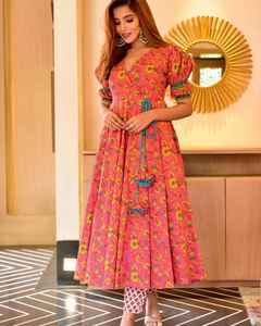 Trajes Anarkali Naranja con Estampado Floral de Alta Calidad, Conjunto de 2 Piezas a Precio de Mayoreo con Personalización Disponible para Tallas Grandes - Product Image 4