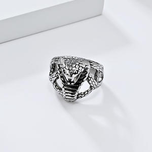 Anillo Retro de Acero de Titanio con Forma de Serpiente Cobra para Hombre, Joyería con Forma de Animal, Regalo para Ocasiones Especiales, Color Plata, Oro y Negro - Product Image 4