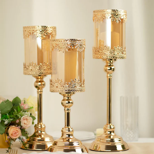 Diseño de lujo Acabado en oro Mesa Hurricanes Boda y Navidad Decoración Portavelas de metal - Product Image 1