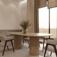 Table à manger ovale en travertin beige Lorenzo de Kumusi Furniture avec base cannelée
