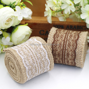 Ruban en <span class=keywords><strong>jute</strong></span> naturel <span class=keywords><strong>de</strong></span> 6 cm avec bordure en dentelle blanche, 2 m/rouleau, pour emballage cadeau <span class=keywords><strong>de</strong></span> mariage rustique, nœuds DIY, décoration intérieure, vente en gros usine - Product Image 4