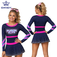 Uniforme de cheerleading personnalisé bleu marine et rose avec strass, haut à manches longues et jupe, logo d'équipe personnalisé pour les filles en compétition
