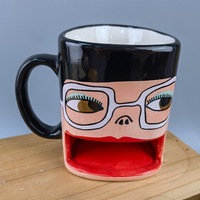 Mug à café promotionnel rond en céramique durable FOCUS – Motif biscuits et lait imprimé en sérigraphie avec poche à biscuits intégrée