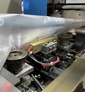 Máquina Envolvedora al Vacío de Alimentos Automática SPK250B con Control PLC y Motor, para Envolver con Film Plástico en Forma de Almohada - Product Image 6