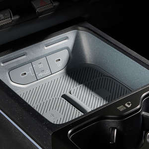 Tapis de recharge sans fil en silicone Tasman, antidérapant, chargeur rapide pour voiture, tapis de tableau de bord pour smartphone, accessoires intérieurs de véhicule - Product Image 1