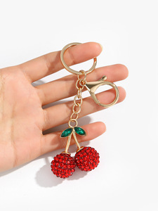 พวงกุญแจเชอร์รี่ประดับเพชรน่ารัก ของขวัญวาเลนไทน์สุดเก๋ แฟชั่นคริสตัลสวยงาม ของตกแต่งกระเป๋าถือสำหรับผู้หญิง - Product Image 4