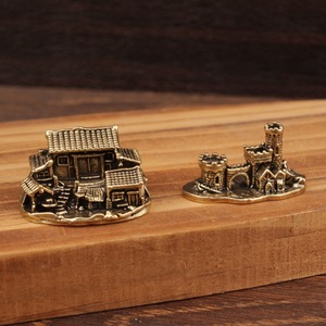 Miniatures décoratives en laiton de maison et de château pour la maison et le bureau, idéales pour la présentation sur table, cadeaux et souvenirs - Product Image 1