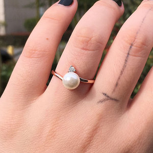 Anello in cristallo effetto perla color rosa per donna, accessori moda minimalisti da indossare tutti i giorni - Product Image 4