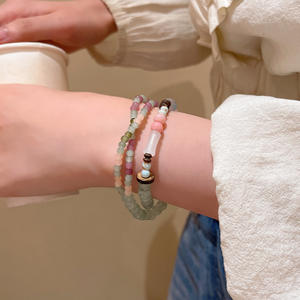 Bracelet rétro multi-rangs exquis inspiré de la nature forestière avec des accents de rubis et des perles de jade glacé originales - Product Image 2