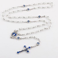 Collier catholique pour femmes avec perles de chapelet en perles de 6 mm et crucifix, avec boîte à chapelet