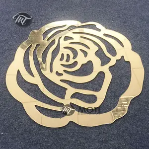 豪华镜面金玫瑰形结婚餐桌餐垫，用于餐盘装饰下的餐桌