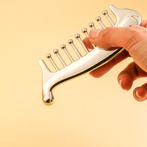 Kinwong Metall-Kopfmassagegerät Meridian-Klauen-Therapie-Werkzeug Manuell-Kabelgebundene Steuerung Ätherisches Öl 4-in-1 Kopfhaut-Schabekamm - Product Image 3