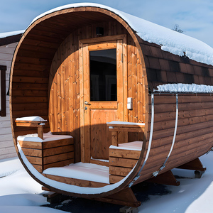 Cabine de sauna traditionnelle carrée en bois pour l'extérieur, idéale pour une expérience de relaxation en jardin privé. - Product Image 2