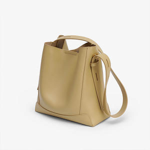 Sac fourre-tout de luxe en cuir véritable pour femme avec logo personnalisé en relief, imperméable, à bandoulière, avec fermeture éclair - Product Image 3