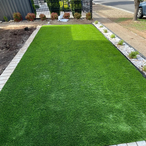 Tapis de gazon artificiel vert d'automne de qualité haut de gamme 40mm-60mm pelouse de Simulation de matériau PE pour le jardin de champ de loisirs d'intérieur - Product Image 1