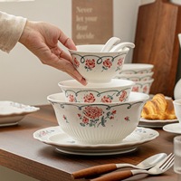 Service de table en porcelaine à motif végétal personnalisé avec assiette à gâteau et bol à riz à motif rose rouge, portable pour le petit-déjeuner et les salades