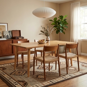 Mesa de Comedor de Madera Maciza de Estilo Moderno de Mediados de Siglo con Bordes Naturales y Patas Cónicas - Product Image 2