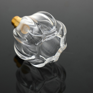 Botella de Perfume de Vidrio Vacía de Lujo de 50 ml con Logotipo Personalizado, Acabado Esmerilado/Mate, Opción de Grabado, Sin Fugas, con Pulverizador, Recargable - Product Image 4