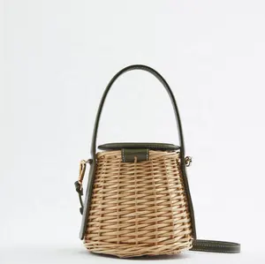 Retail 2023 designer's new handbag in spring is a hand-woven basket, and a bucket bag with slung arms for a spring outing.