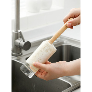 Éponge à vaisselle biodégradable ronde blanche avec manche en bois pour le lavage de la vaisselle - Product Image 2